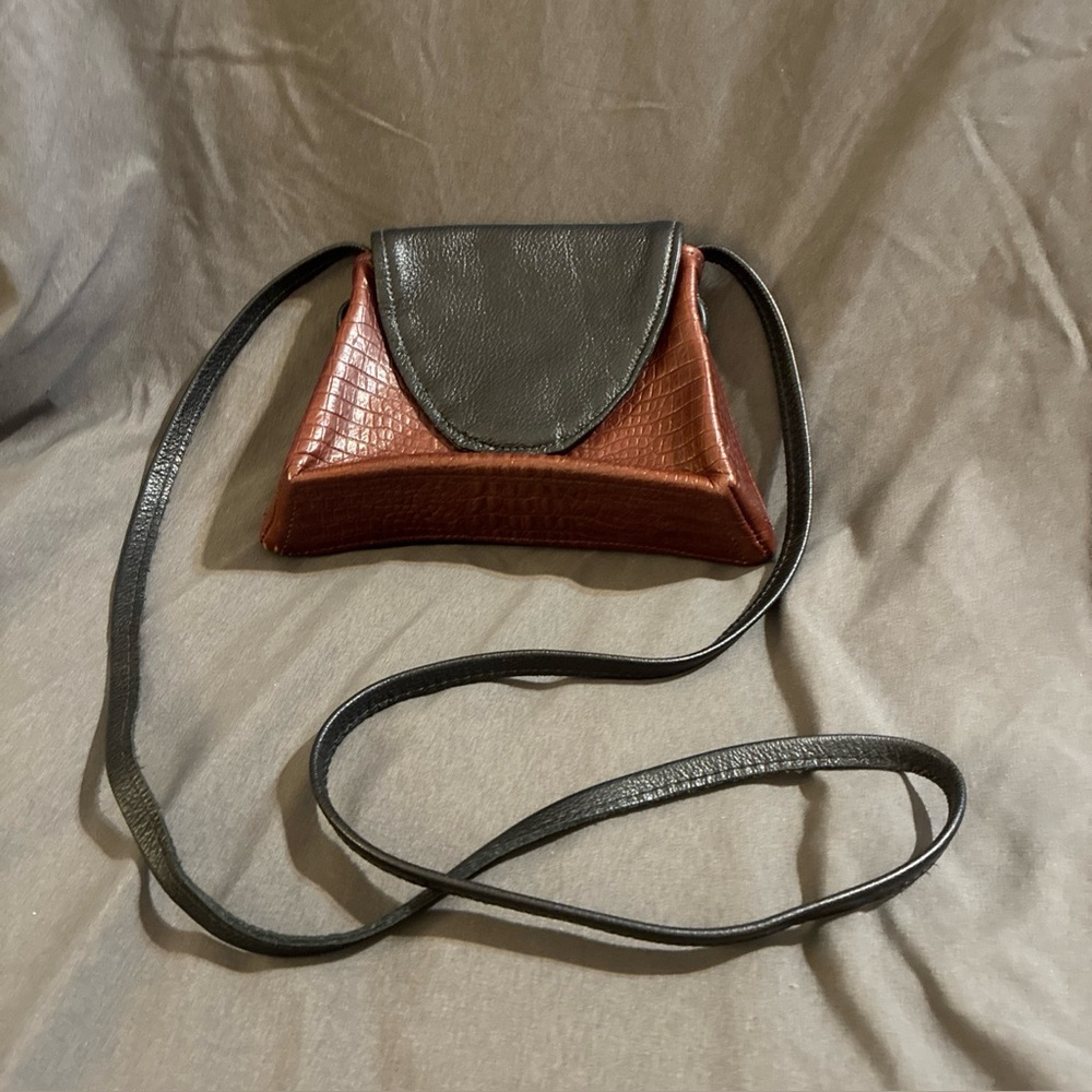 Tom Thomas Leathers Black & Brown Crossbody Handbag Croc Emboss Trapezoid RARE